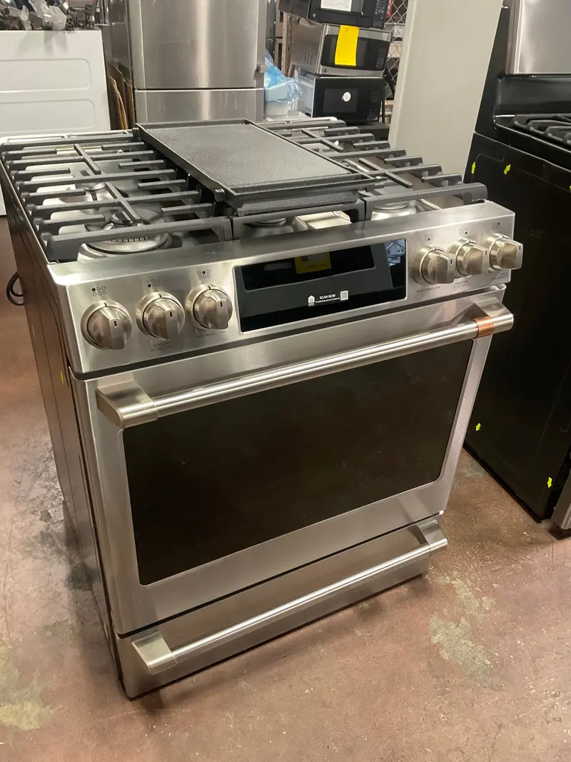 Café Smart Slide-In Gas Range – 30" Front-Control With Convection Oven 4