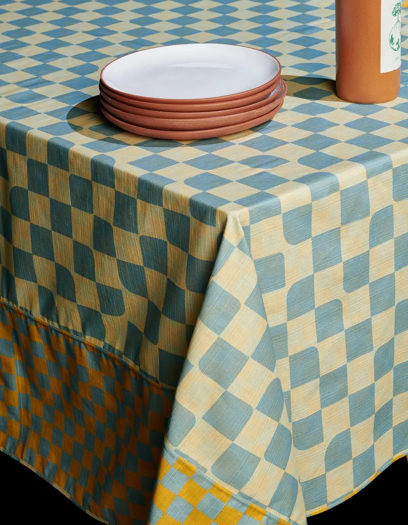 Checkerboard-Reversible Tablecloth – Lightweight Linen Blend 1