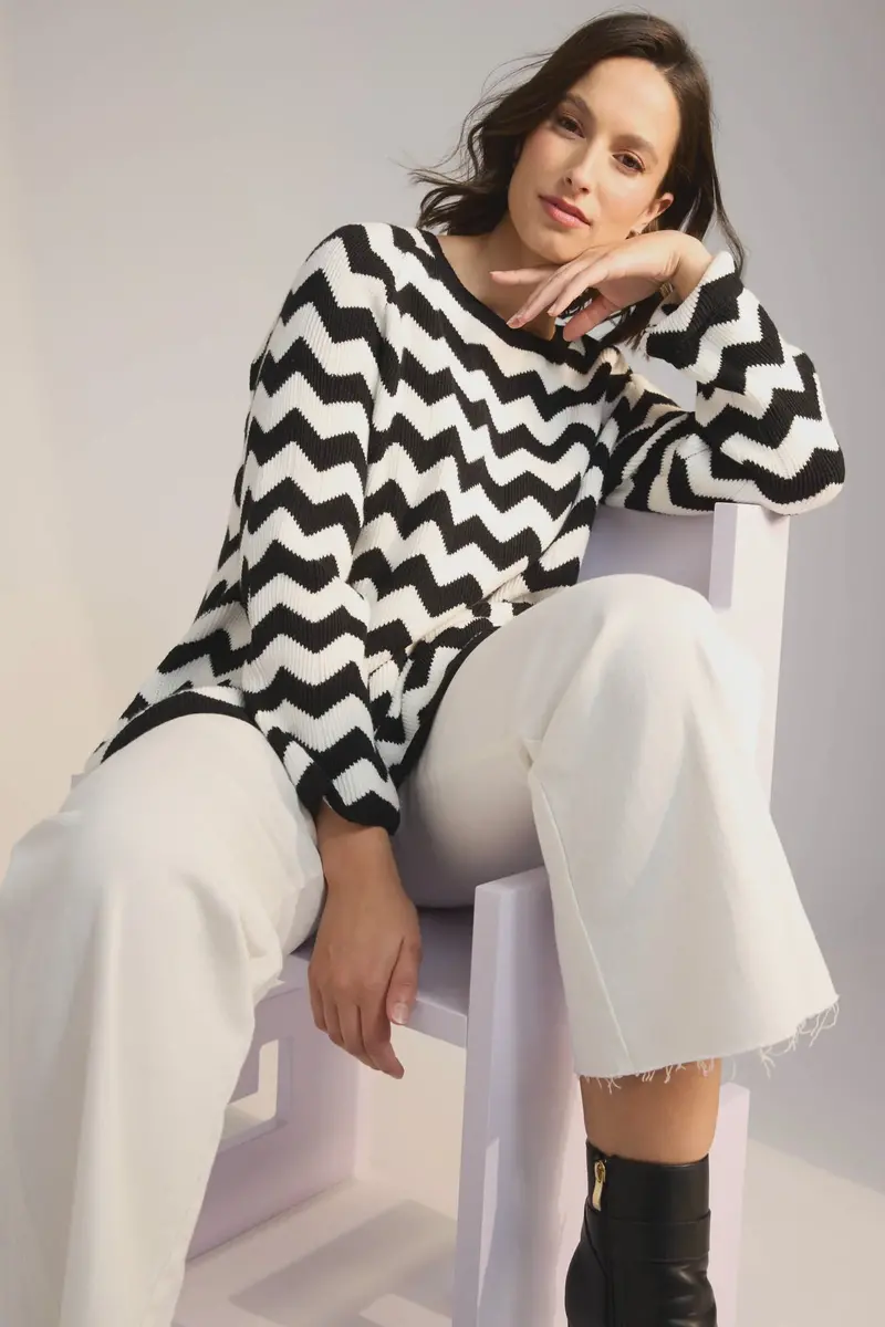 Marrakesh Knit Jumper – White And Kohl Two-Tone Casual Sweater 1
