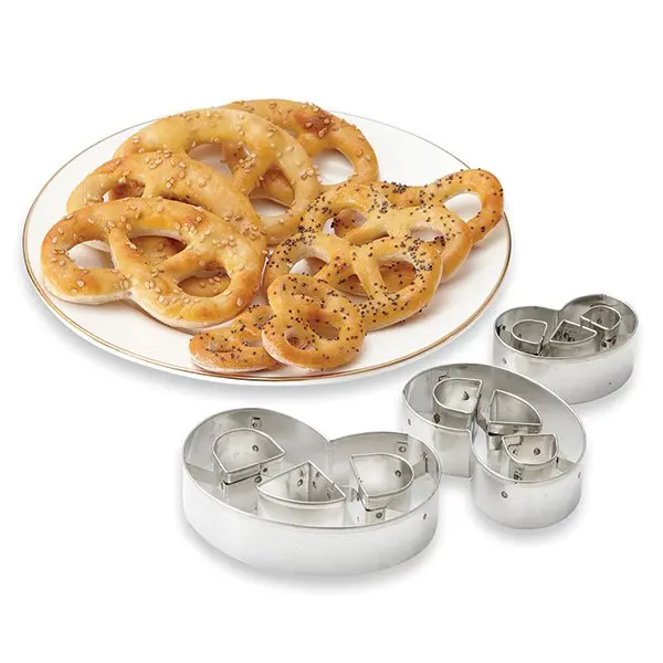 Patisse 3-Piece Pretzel-Shaped Cookie Cutters Set 1