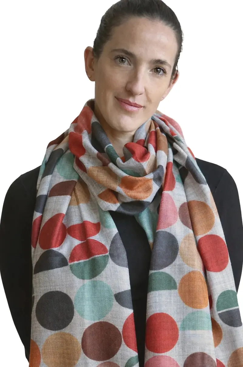 Semi-Dot Wool Scarf – Soft Contrast Knit 1